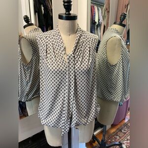 Max Studio Black and White Patterned Sleeveless Blouse w/Tie, Size Medium
